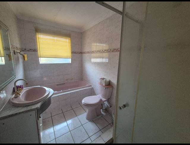 3 BEDROOM TOWNHOUSE FOR SALE IN VANDERBIJLPARK SE 3